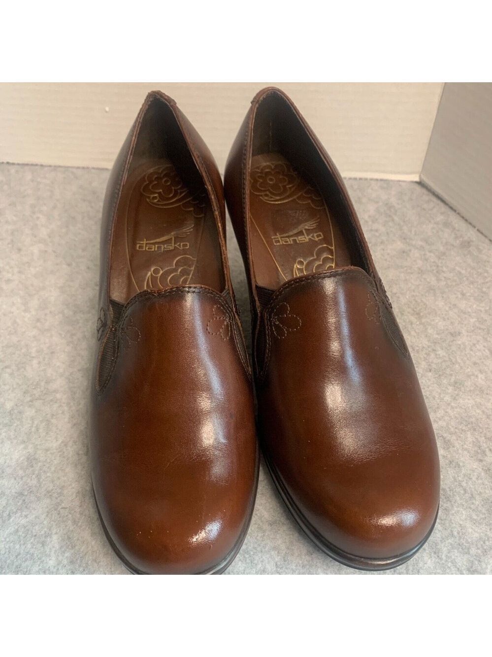Dansko Women Beth Pump Brown Leather Slip On Round Toe Size 7M Flaw to R Heel